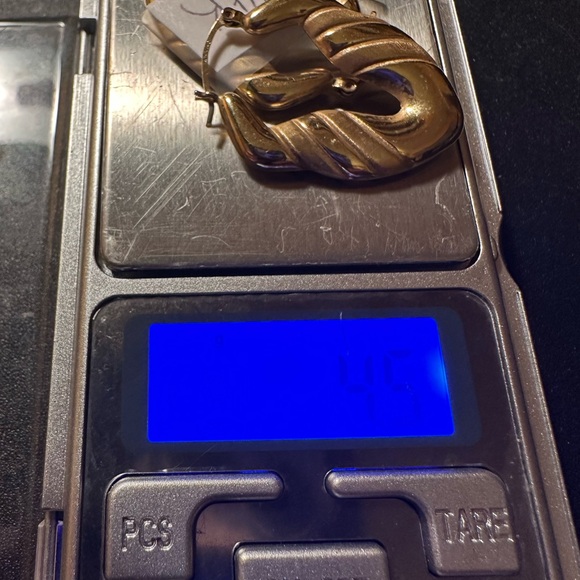 14 KARAT Gold Hoop Earrings 4.5 Grams - Picture 8 of 9